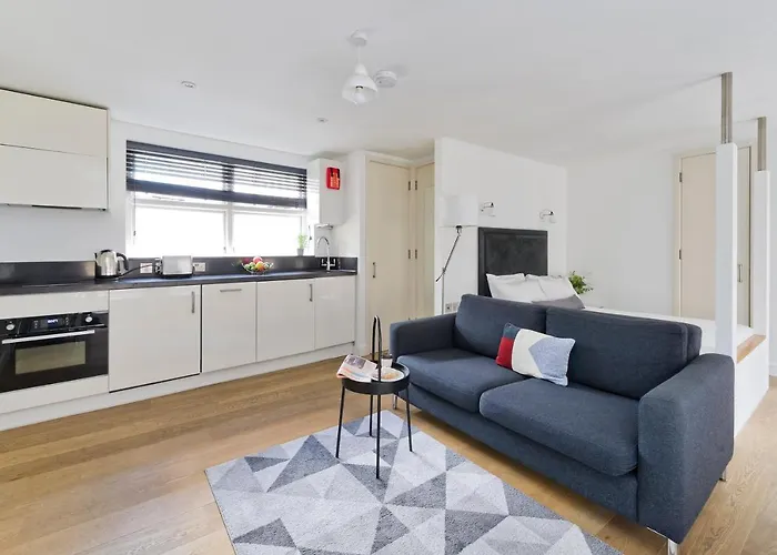 Crane Court By City2Stay